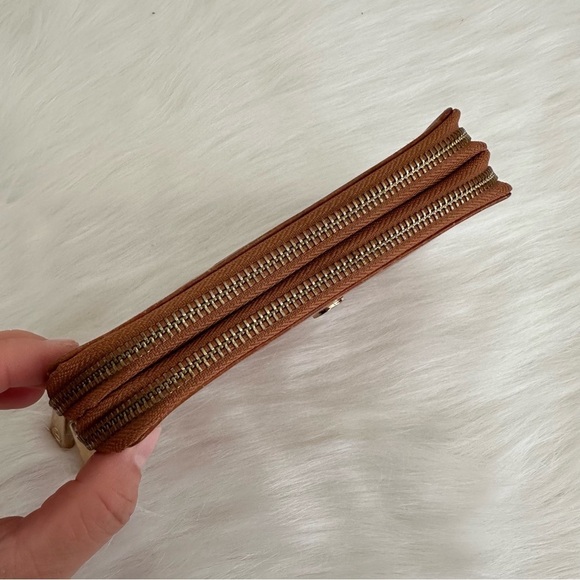 Valentina Italy Embossed Genuine Leather Floral Zip Around Wallet - Picture 7 of 10